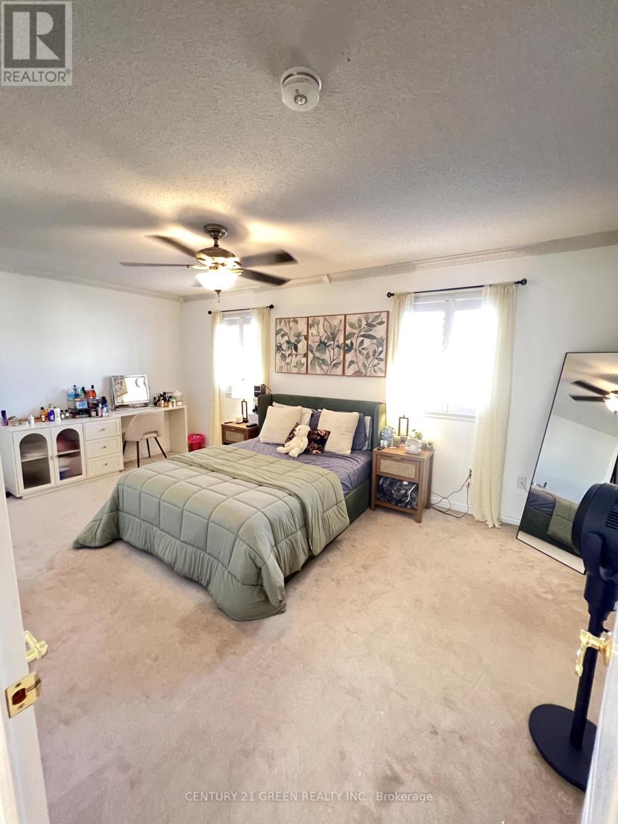 67 Queen Mary Drive, Brampton, Ontario  L7A 2K3 - Photo 13 - W12456678