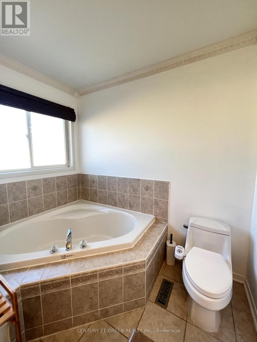 67 Queen Mary Drive, Brampton, Ontario  L7A 2K3 - Photo 19 - W12456678