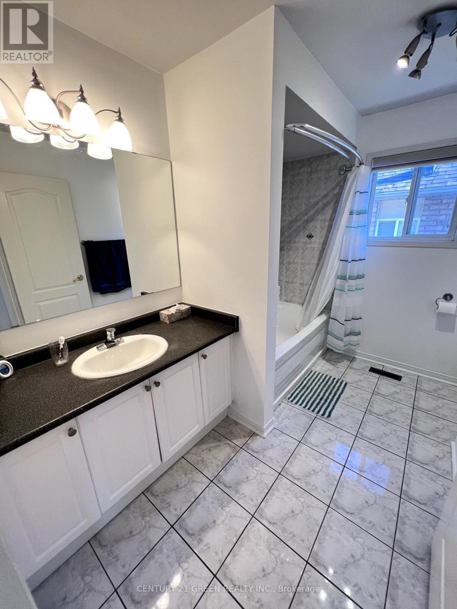 67 Queen Mary Drive, Brampton, Ontario  L7A 2K3 - Photo 21 - W12456678