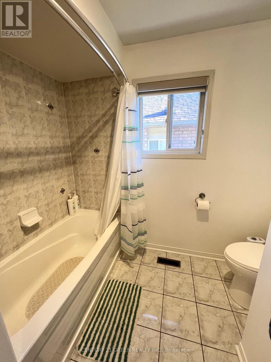 67 Queen Mary Drive, Brampton, Ontario  L7A 2K3 - Photo 22 - W12456678