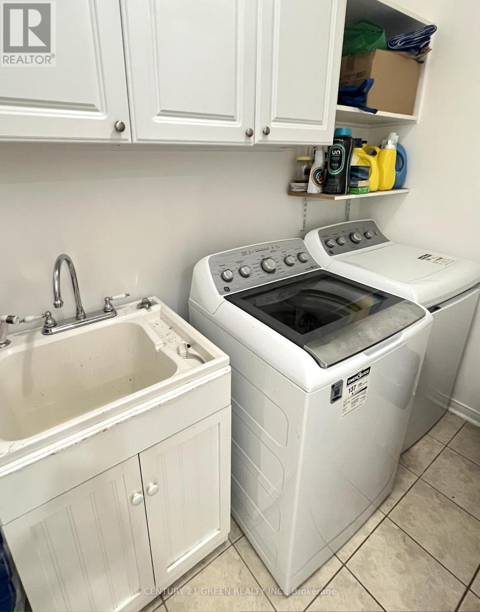 67 Queen Mary Drive, Brampton, Ontario  L7A 2K3 - Photo 23 - W12456678