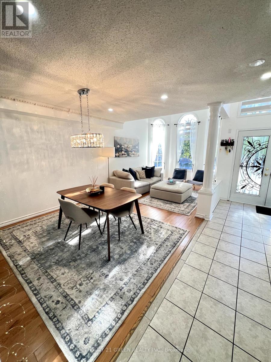 67 Queen Mary Drive, Brampton, Ontario  L7A 2K3 - Photo 4 - W12456678