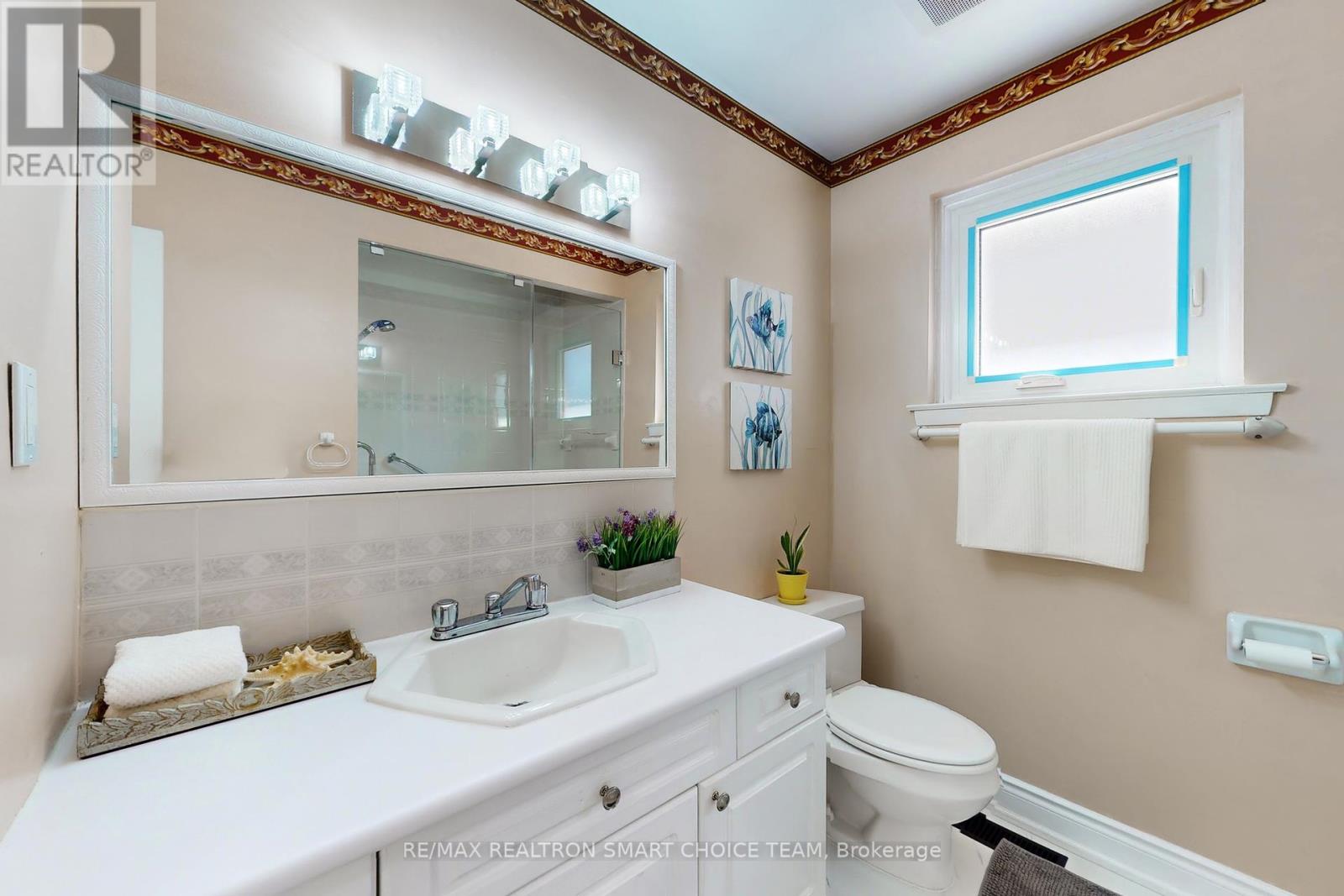 16 Frith Road, Toronto (Glenfield-Jane Heights), Ontario  M3N 1G1 - Photo 22 - W12456703