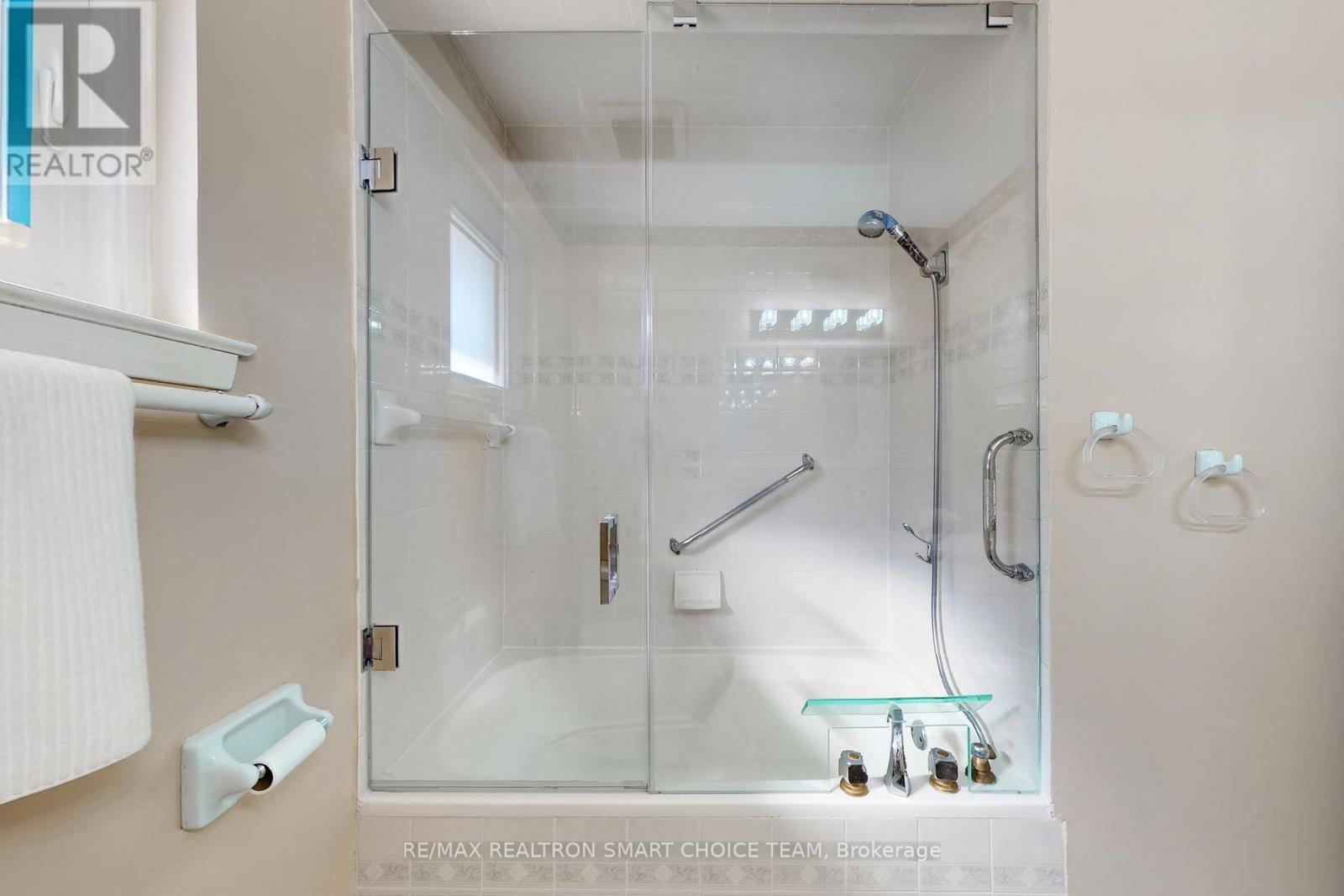16 Frith Road, Toronto (Glenfield-Jane Heights), Ontario  M3N 1G1 - Photo 23 - W12456703