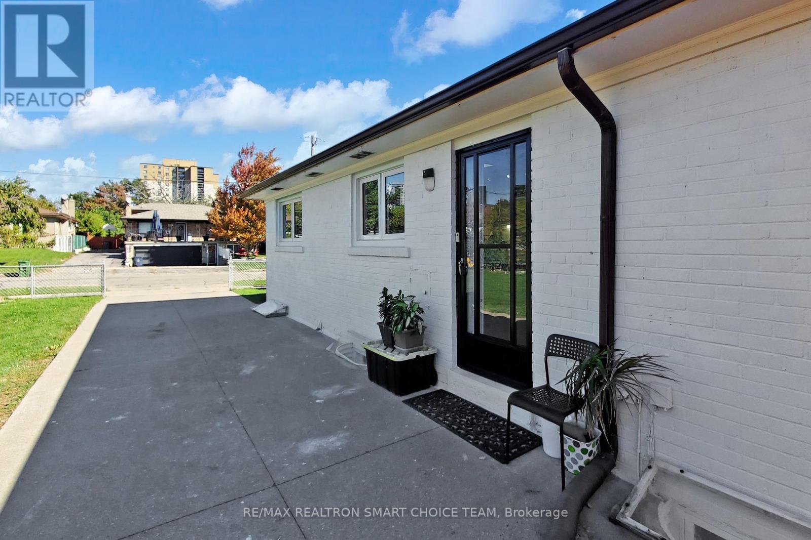 16 Frith Road, Toronto (Glenfield-Jane Heights), Ontario  M3N 1G1 - Photo 34 - W12456703