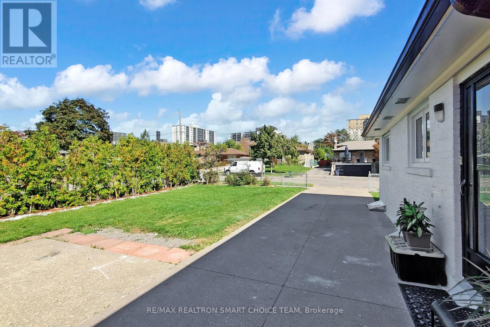 16 Frith Road, Toronto (Glenfield-Jane Heights), Ontario  M3N 1G1 - Photo 35 - W12456703