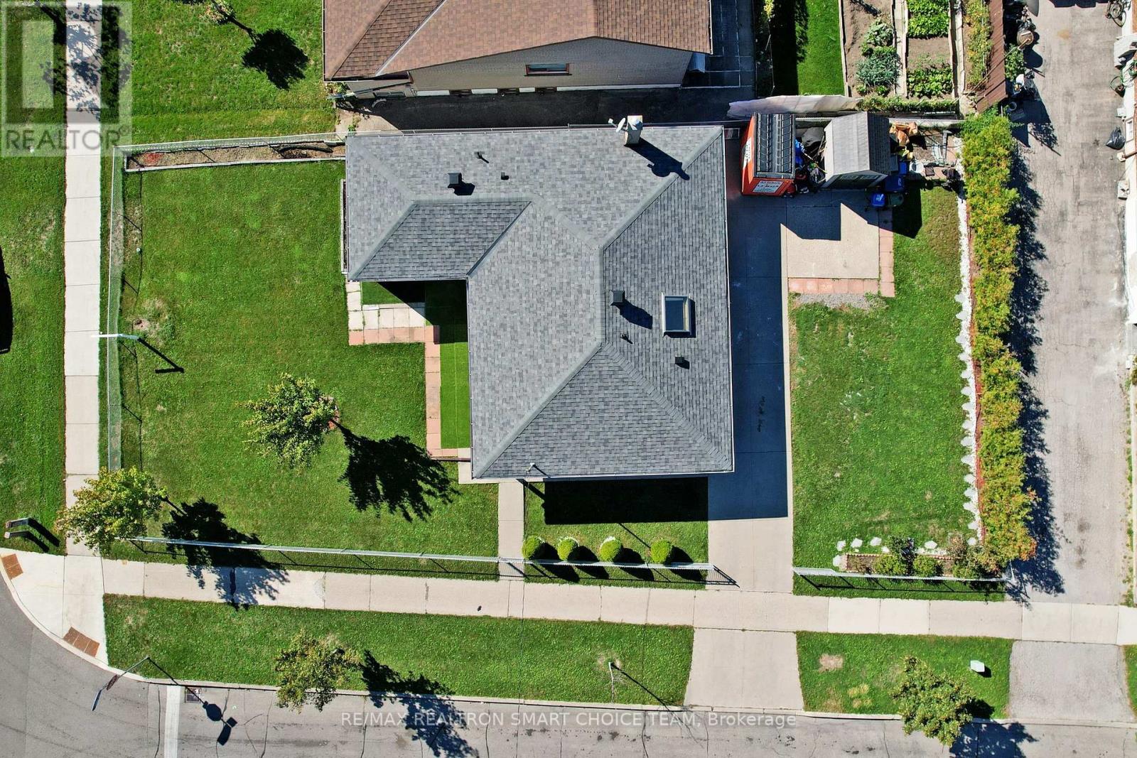 16 Frith Road, Toronto (Glenfield-Jane Heights), Ontario  M3N 1G1 - Photo 38 - W12456703