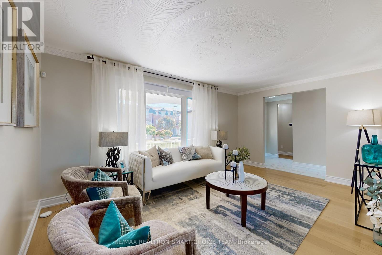 16 Frith Road, Toronto (Glenfield-Jane Heights), Ontario  M3N 1G1 - Photo 7 - W12456703