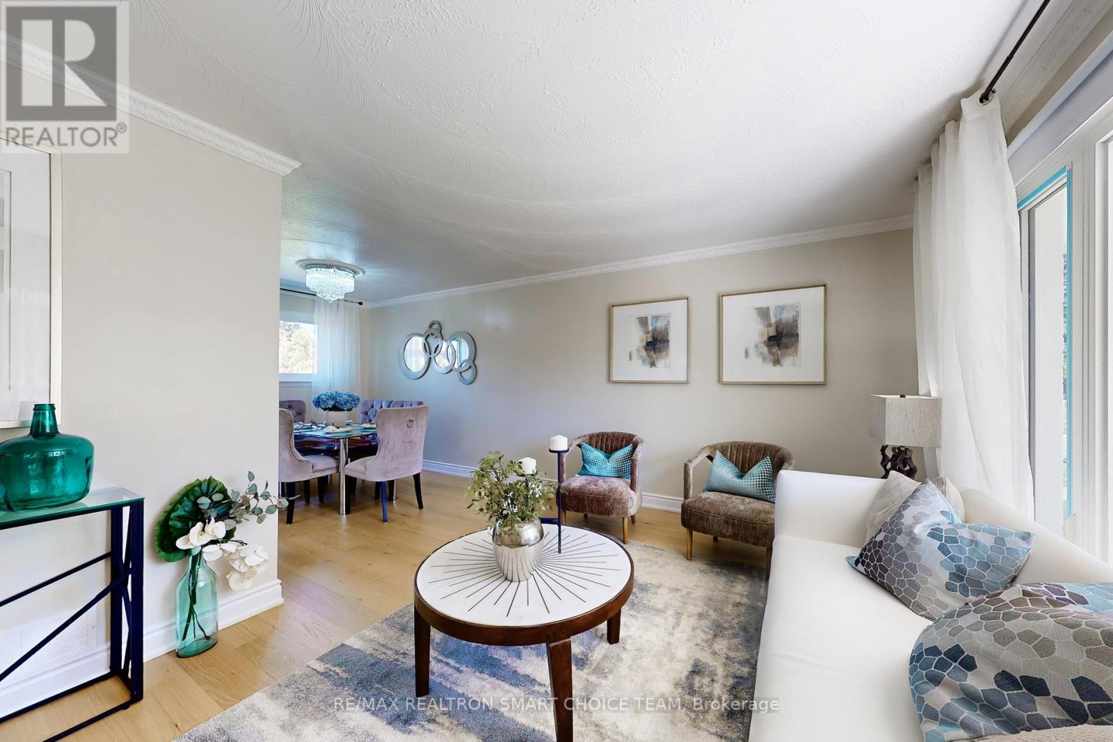 16 Frith Road, Toronto (Glenfield-Jane Heights), Ontario  M3N 1G1 - Photo 8 - W12456703