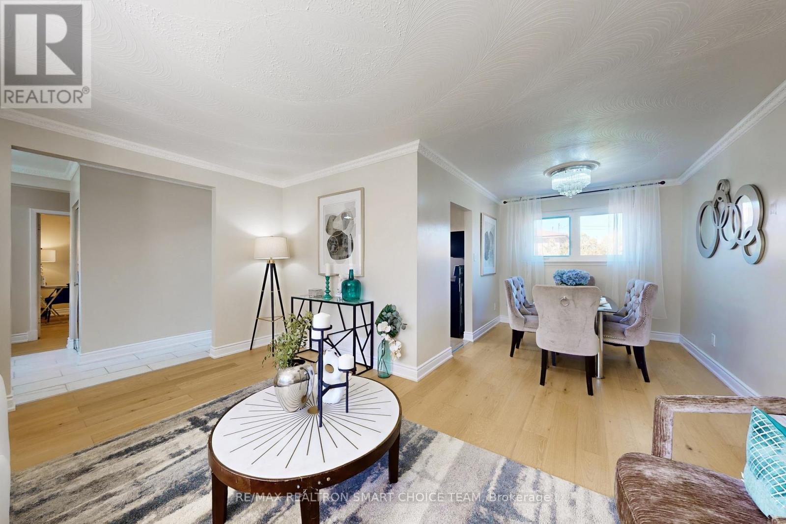16 Frith Road, Toronto (Glenfield-Jane Heights), Ontario  M3N 1G1 - Photo 9 - W12456703
