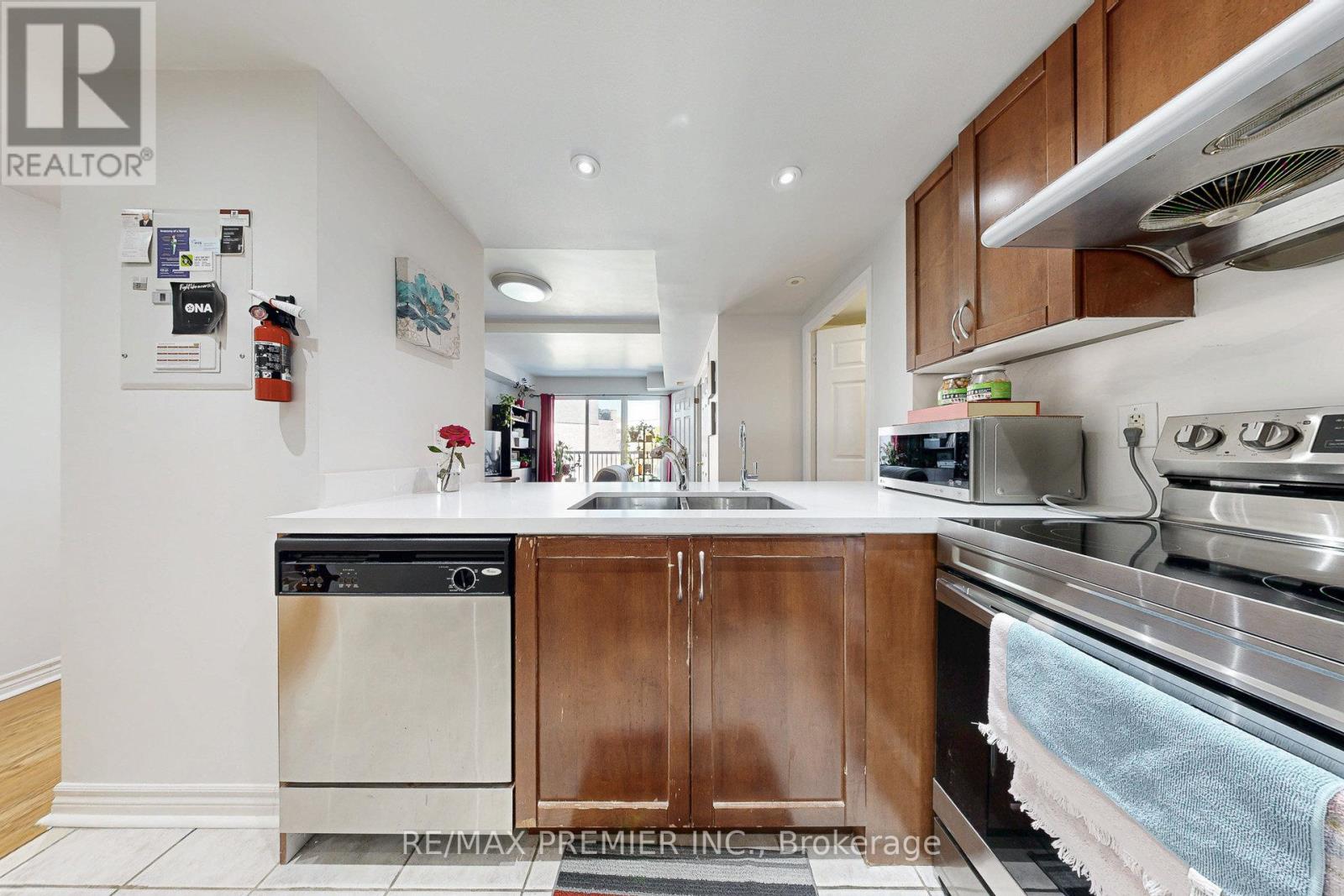 2046 - 3033 Finch Avenue, Toronto (Humbermede), Ontario  M9M 0A3 - Photo 10 - W12456712