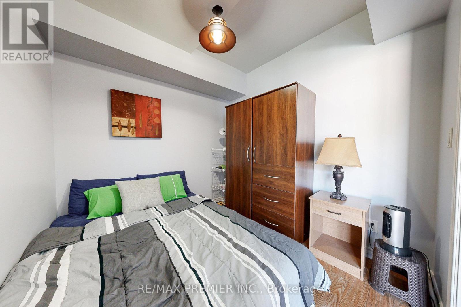2046 - 3033 Finch Avenue, Toronto (Humbermede), Ontario  M9M 0A3 - Photo 13 - W12456712