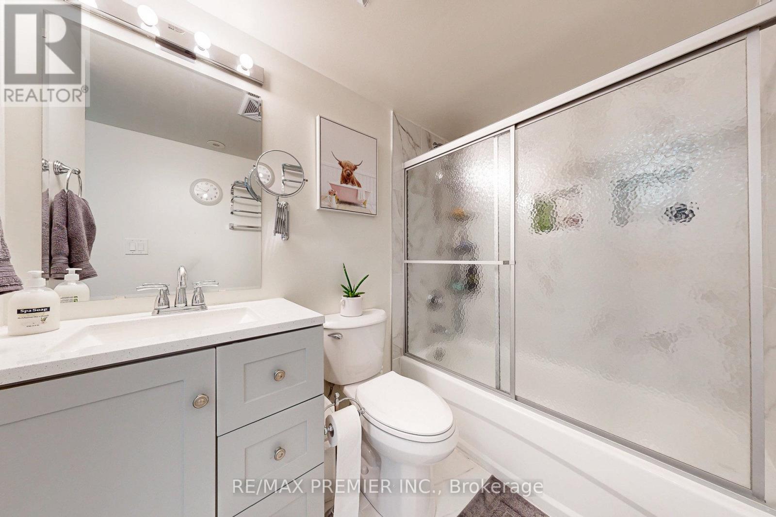 2046 - 3033 Finch Avenue, Toronto (Humbermede), Ontario  M9M 0A3 - Photo 14 - W12456712