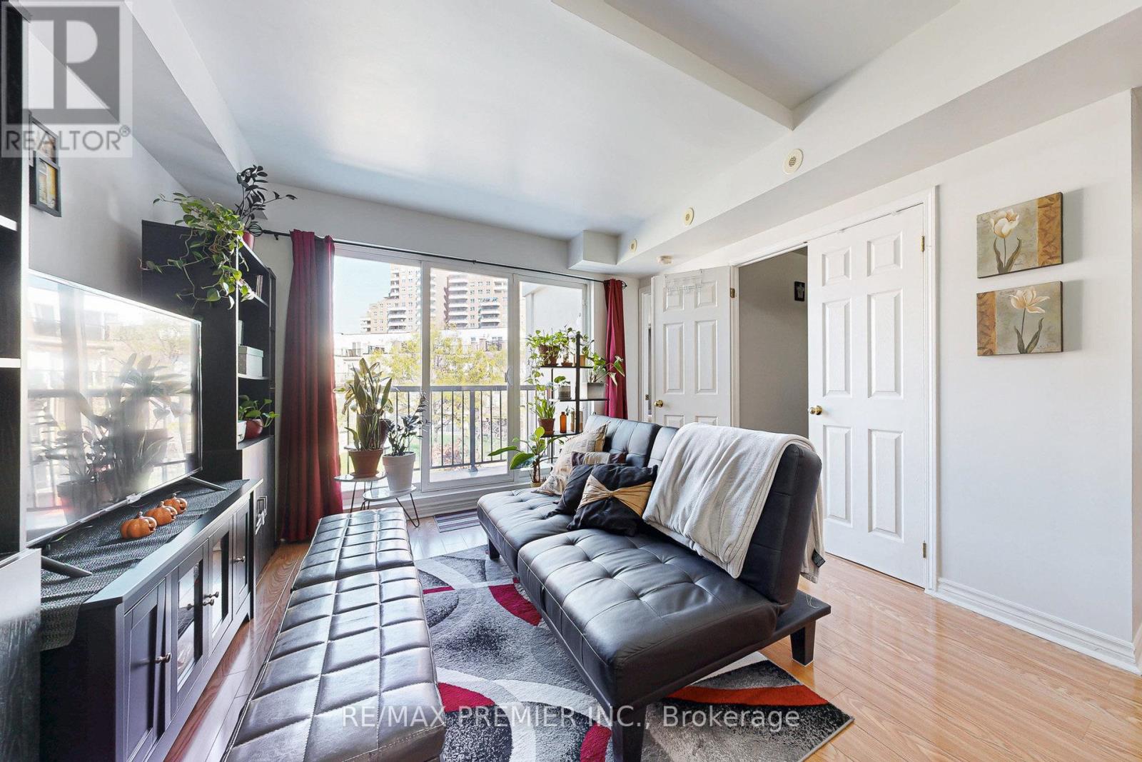 2046 - 3033 Finch Avenue, Toronto (Humbermede), Ontario  M9M 0A3 - Photo 3 - W12456712