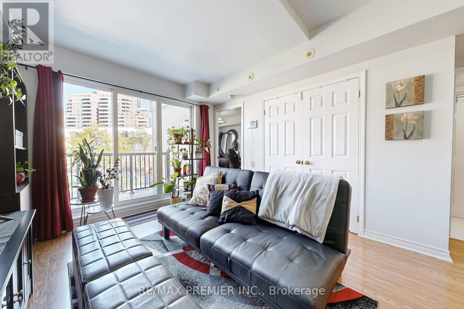 2046 - 3033 Finch Avenue, Toronto (Humbermede), Ontario  M9M 0A3 - Photo 4 - W12456712
