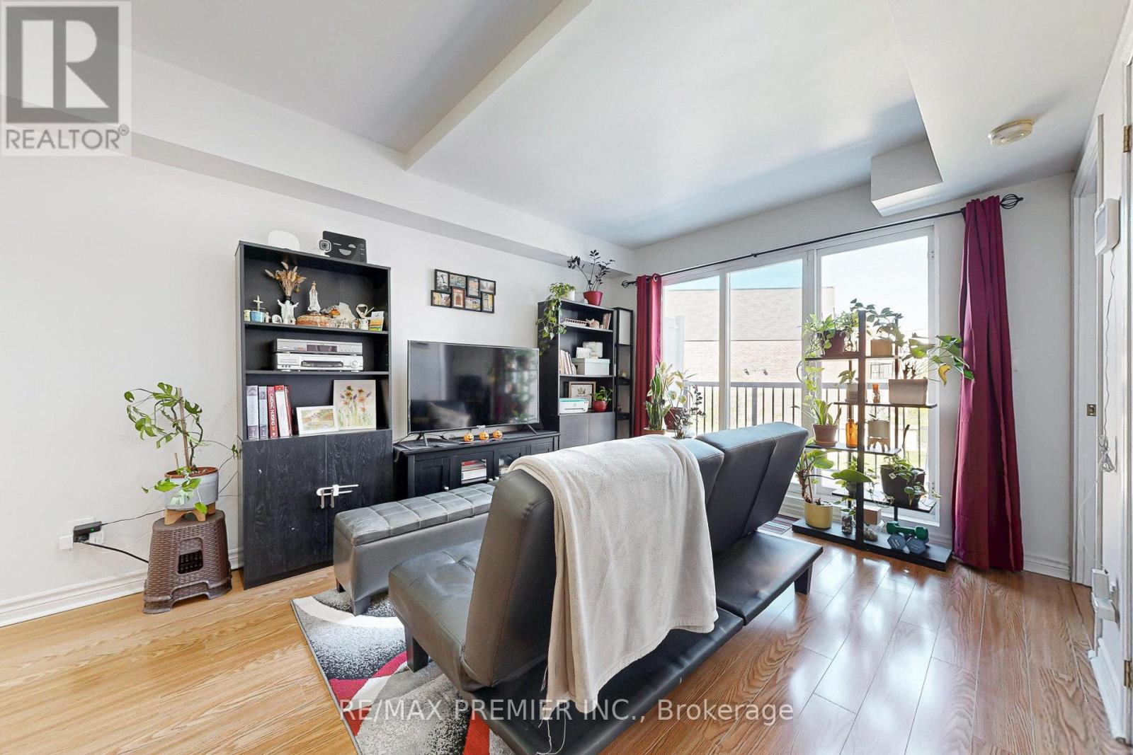 2046 - 3033 Finch Avenue, Toronto (Humbermede), Ontario  M9M 0A3 - Photo 5 - W12456712
