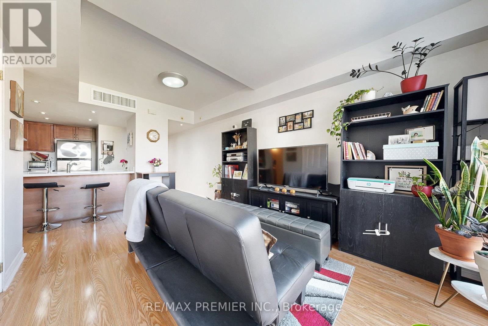 2046 - 3033 Finch Avenue, Toronto (Humbermede), Ontario  M9M 0A3 - Photo 6 - W12456712
