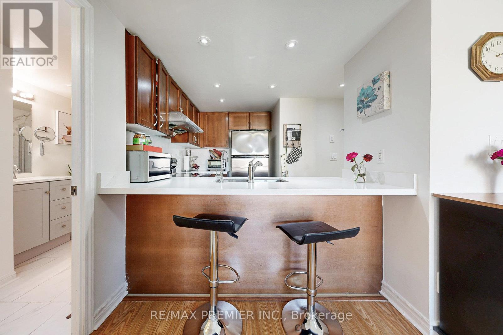 2046 - 3033 Finch Avenue, Toronto (Humbermede), Ontario  M9M 0A3 - Photo 8 - W12456712
