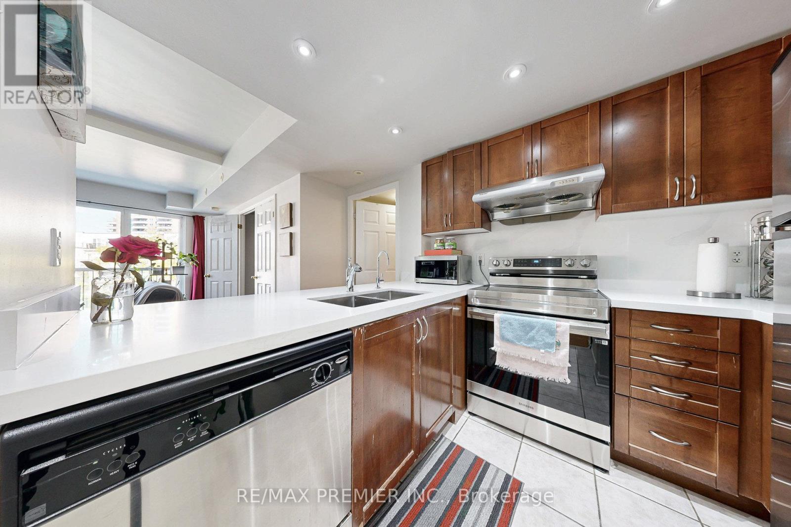 2046 - 3033 Finch Avenue, Toronto (Humbermede), Ontario  M9M 0A3 - Photo 9 - W12456712