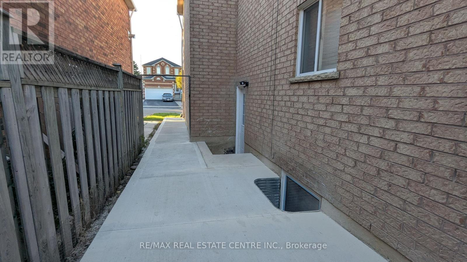 Basement - 21 Summerdale Crescent, Brampton, Ontario  L6X 4V8 - Photo 14 - W12456733