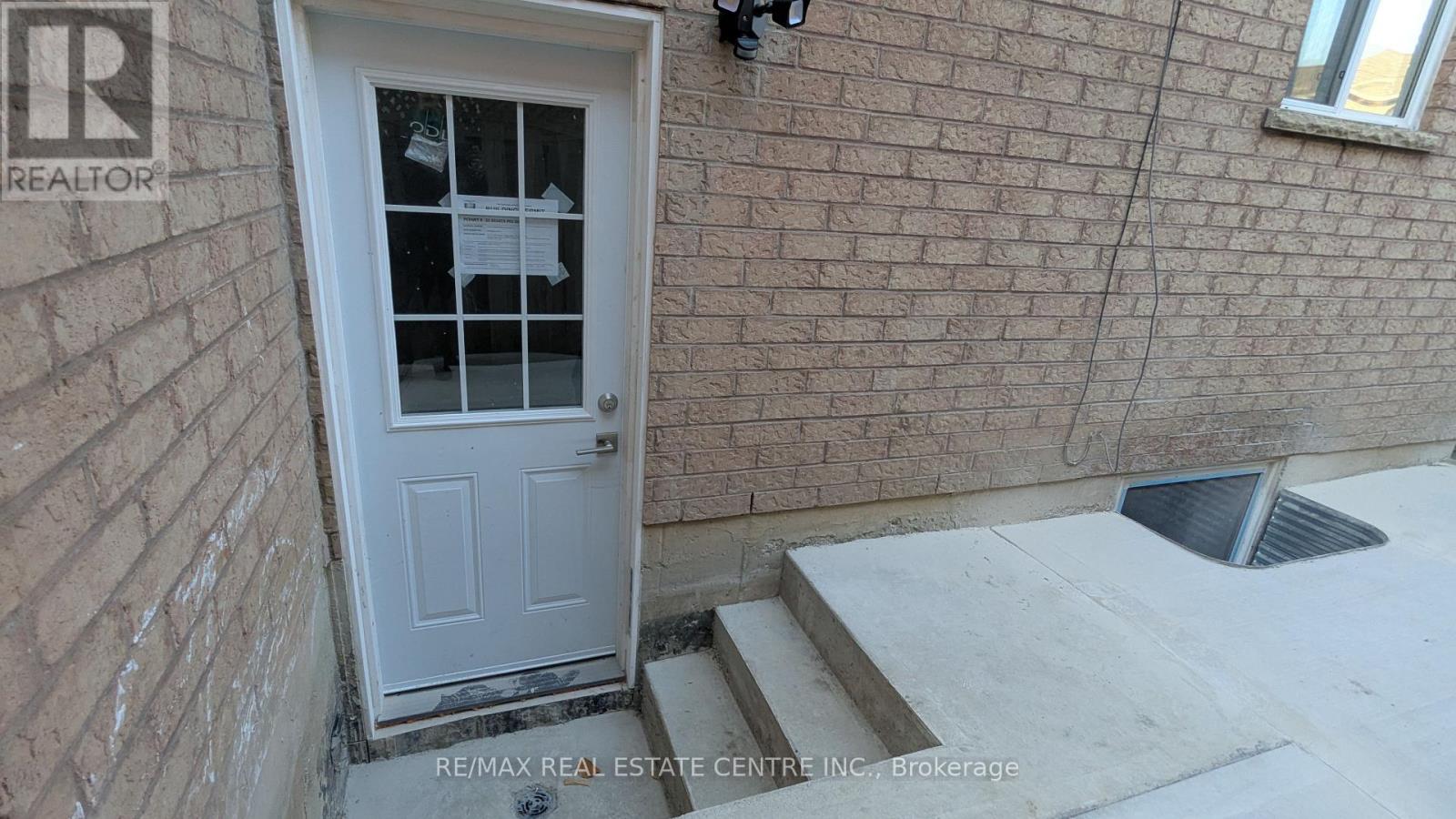 Basement - 21 Summerdale Crescent, Brampton, Ontario  L6X 4V8 - Photo 2 - W12456733