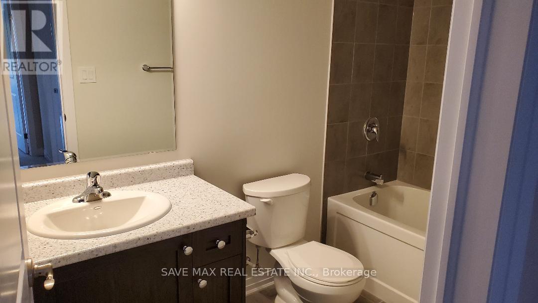 61 Progress Crescent, Kitchener, Ontario  N2R 0R7 - Photo 3 - X12456669