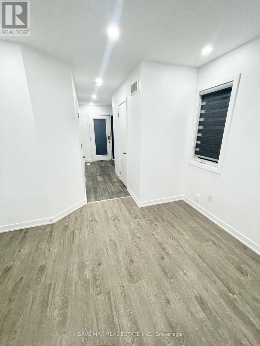 44 Pony Way, Kitchener, Ontario  N2R 0R8 - Photo 12 - X12456675