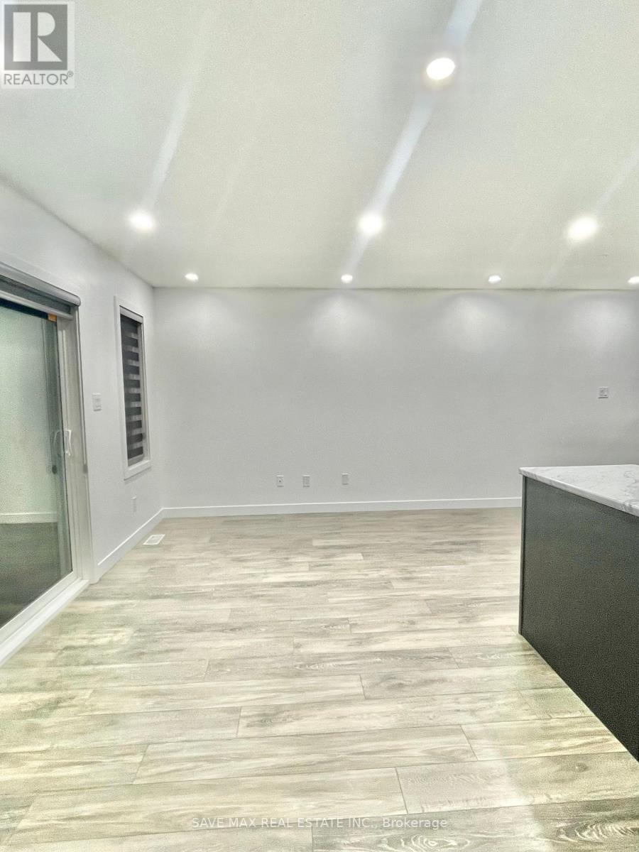 44 Pony Way, Kitchener, Ontario  N2R 0R8 - Photo 13 - X12456675