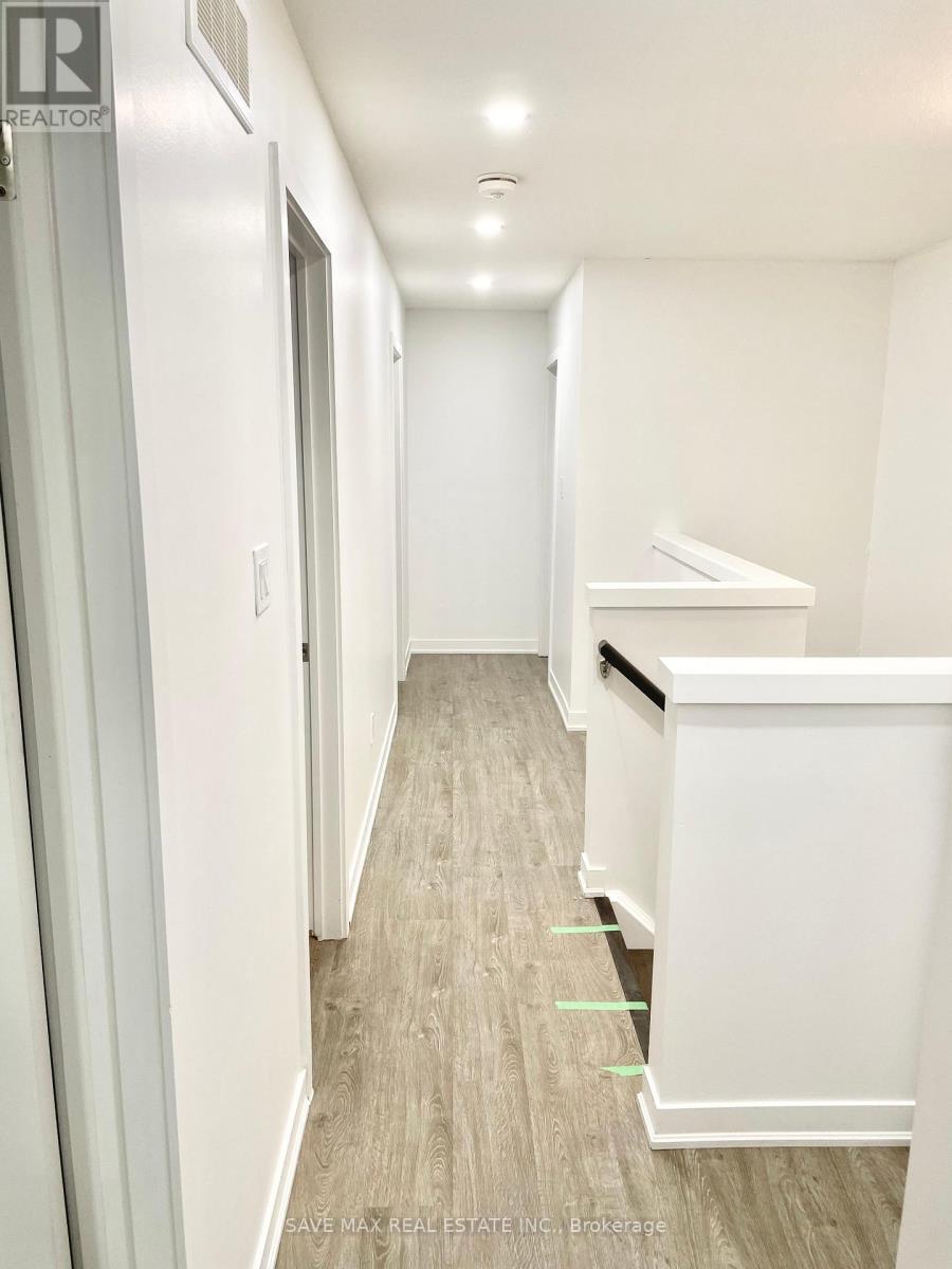 44 Pony Way, Kitchener, Ontario  N2R 0R8 - Photo 16 - X12456675