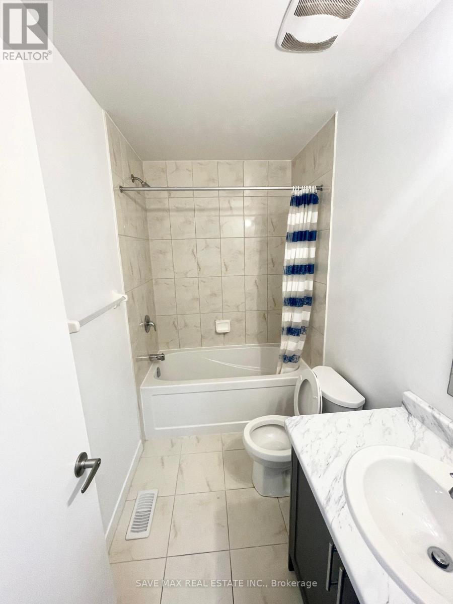 44 Pony Way, Kitchener, Ontario  N2R 0R8 - Photo 21 - X12456675