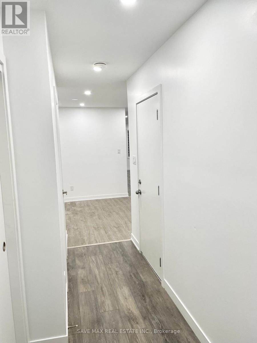 44 Pony Way, Kitchener, Ontario  N2R 0R8 - Photo 5 - X12456675