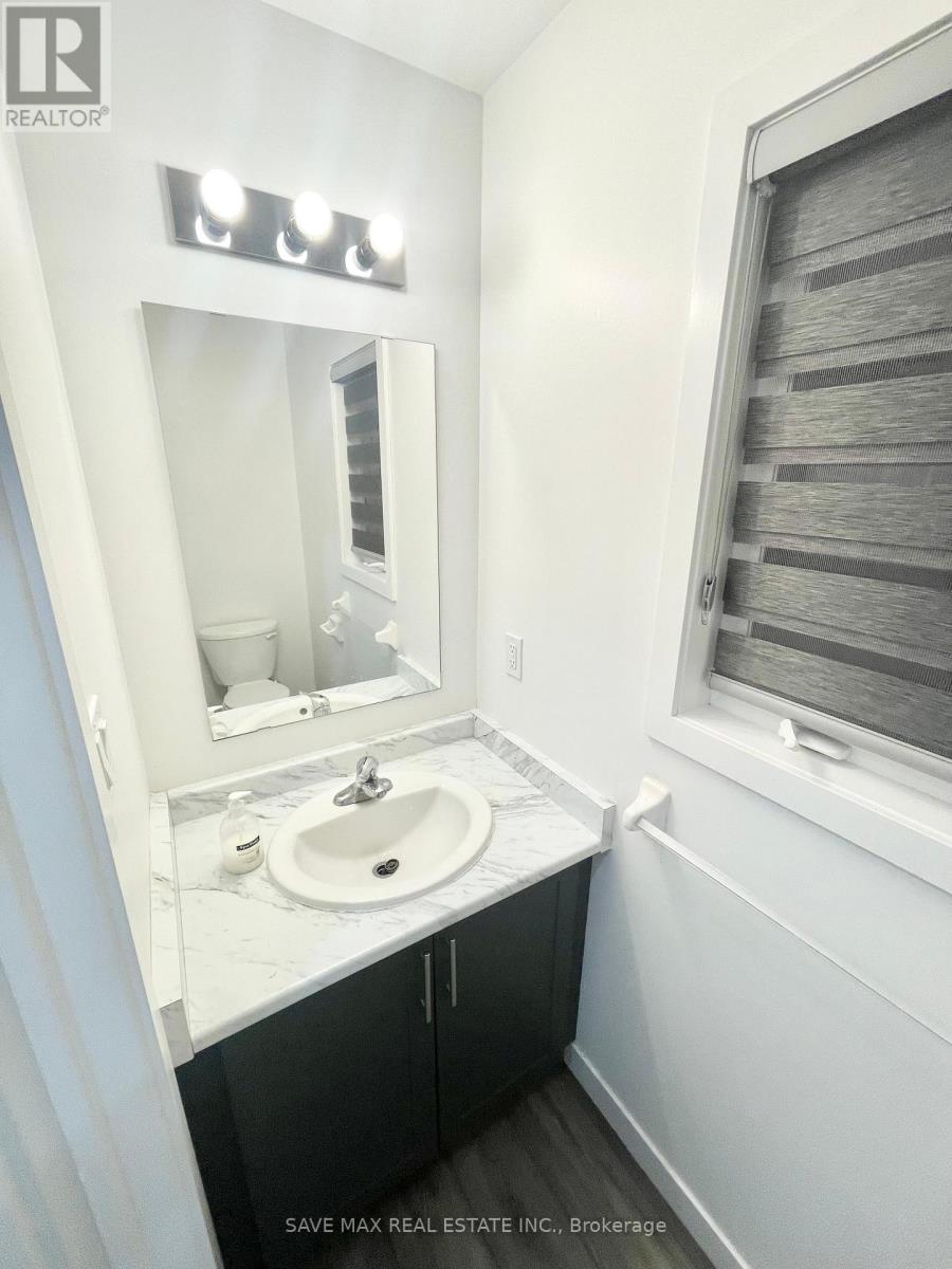44 Pony Way, Kitchener, Ontario  N2R 0R8 - Photo 6 - X12456675