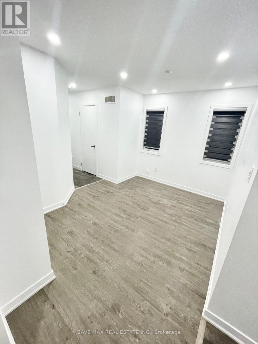44 Pony Way, Kitchener, Ontario  N2R 0R8 - Photo 7 - X12456675