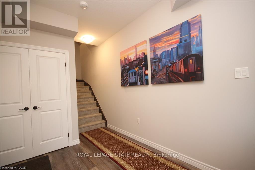 19 Pim Lane, Hamilton, Ontario  L9K 0K1 - Photo 2 - X12456699