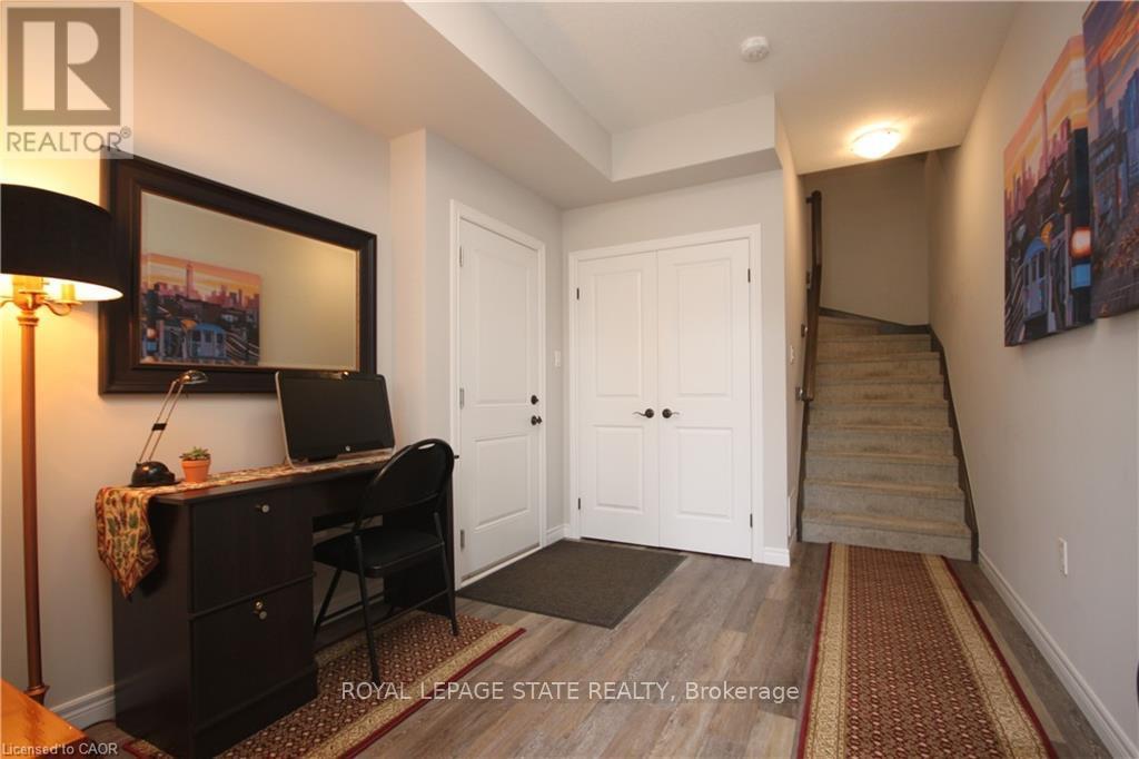 19 Pim Lane, Hamilton, Ontario  L9K 0K1 - Photo 3 - X12456699