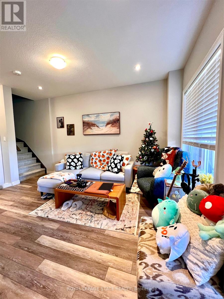 19 Pim Lane, Hamilton, Ontario  L9K 0K1 - Photo 4 - X12456699