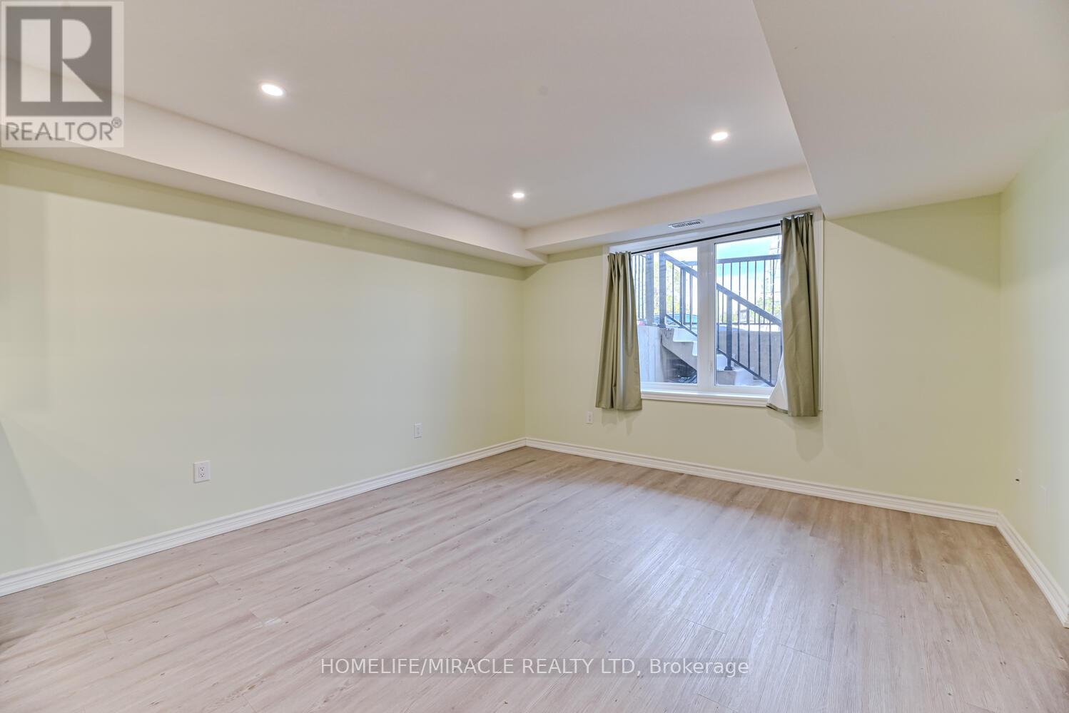 49 - 289 Chapel Hill Drive, Kitchener, Ontario  N2R 0S4 - Photo 10 - X12456716