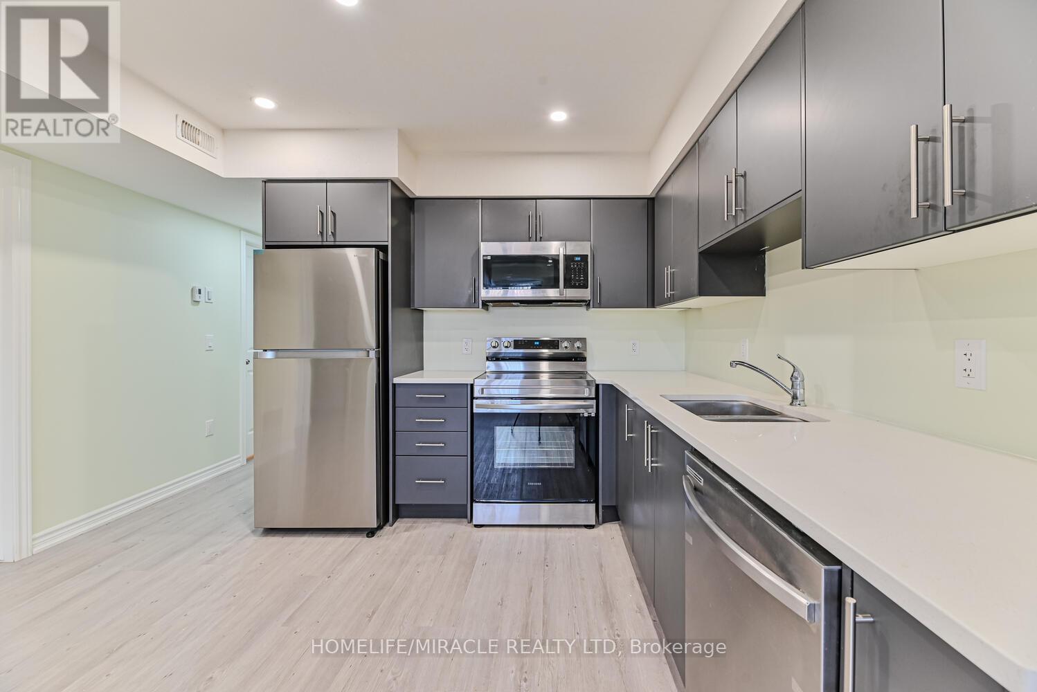 49 - 289 Chapel Hill Drive, Kitchener, Ontario  N2R 0S4 - Photo 12 - X12456716
