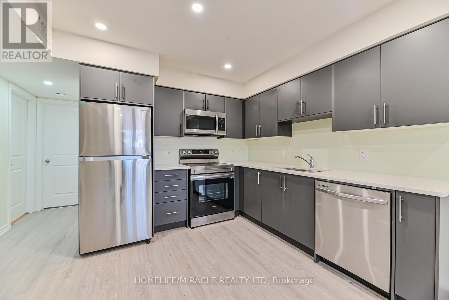 49 - 289 Chapel Hill Drive, Kitchener, Ontario  N2R 0S4 - Photo 13 - X12456716
