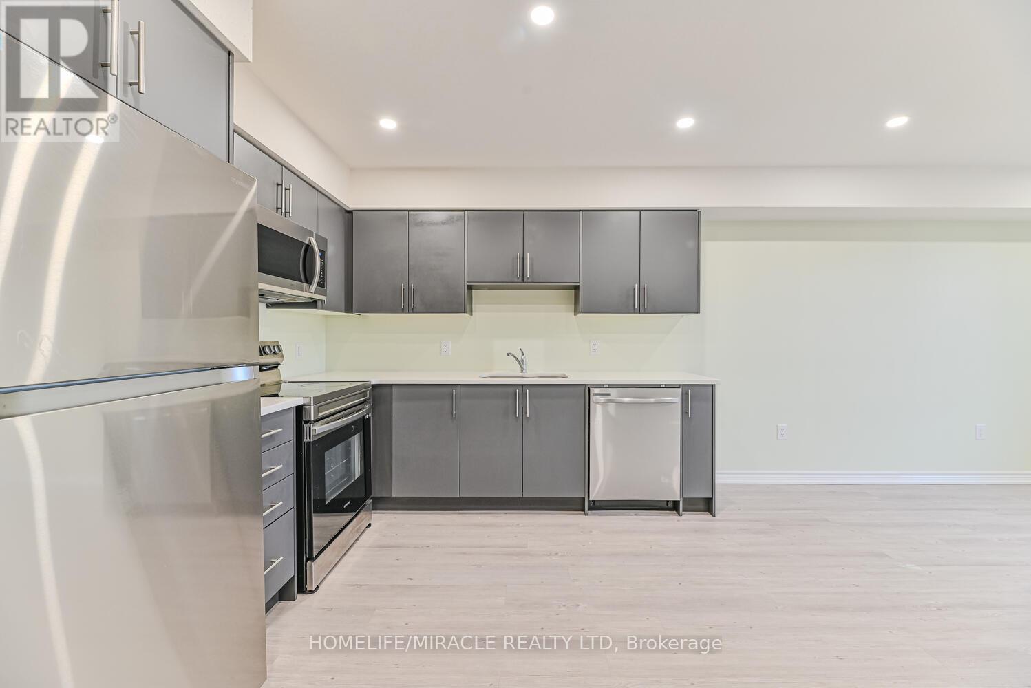 49 - 289 Chapel Hill Drive, Kitchener, Ontario  N2R 0S4 - Photo 14 - X12456716