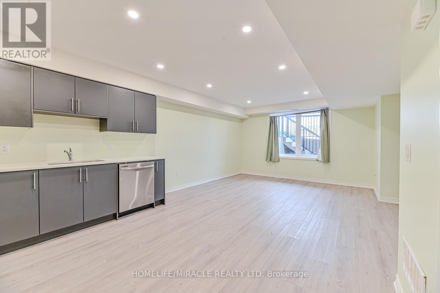 49 - 289 Chapel Hill Drive, Kitchener, Ontario  N2R 0S4 - Photo 15 - X12456716