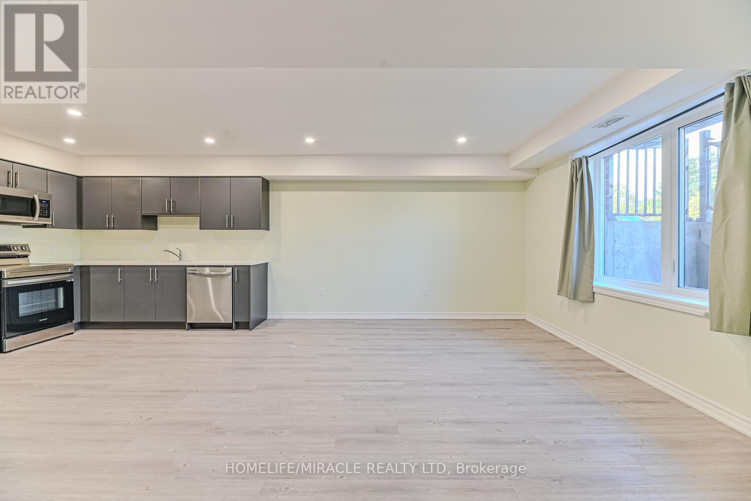 49 - 289 Chapel Hill Drive, Kitchener, Ontario  N2R 0S4 - Photo 6 - X12456716