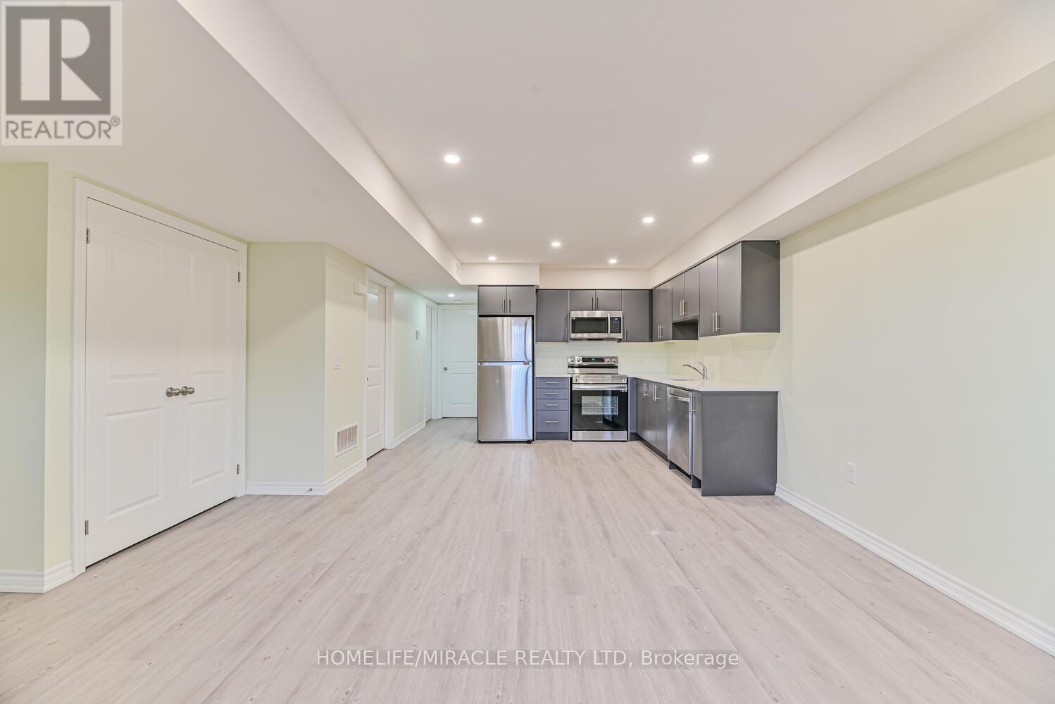 49 - 289 Chapel Hill Drive, Kitchener, Ontario  N2R 0S4 - Photo 7 - X12456716