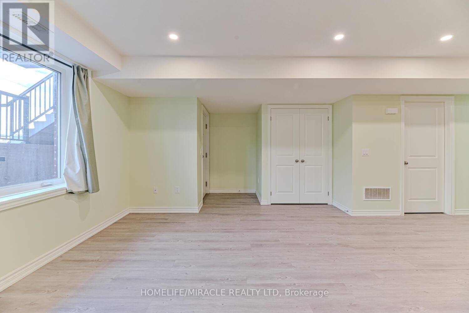 49 - 289 Chapel Hill Drive, Kitchener, Ontario  N2R 0S4 - Photo 8 - X12456716