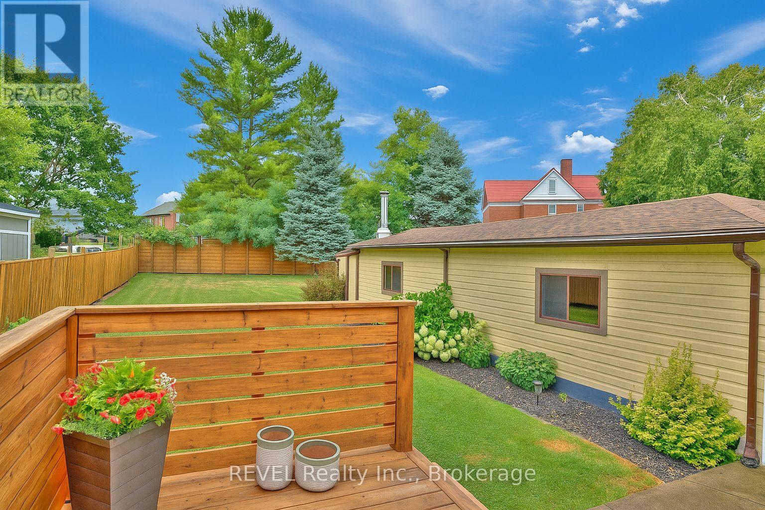 5849 Symmes Street, Niagara Falls, Ontario  L2G 2G4 - Photo 4 - X12406816