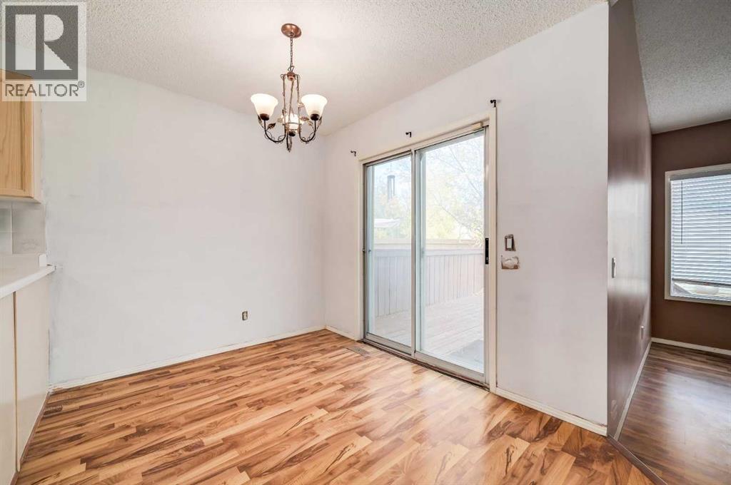 910 Erin Woods Drive Se, Calgary, Alberta  T2B 3C4 - Photo 11 - A2263427