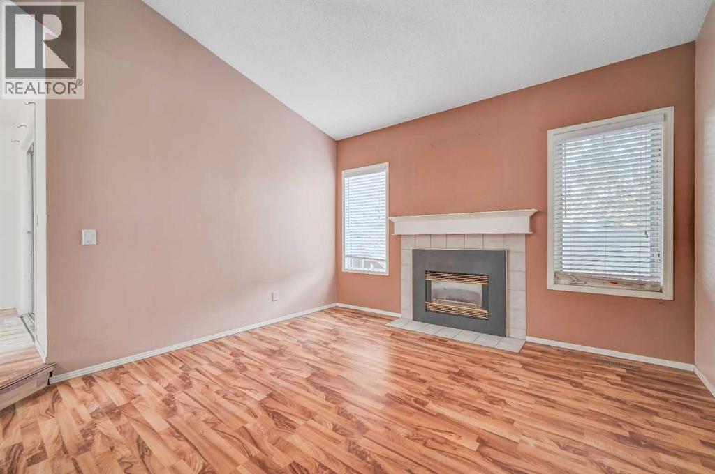 910 Erin Woods Drive Se, Calgary, Alberta  T2B 3C4 - Photo 12 - A2263427