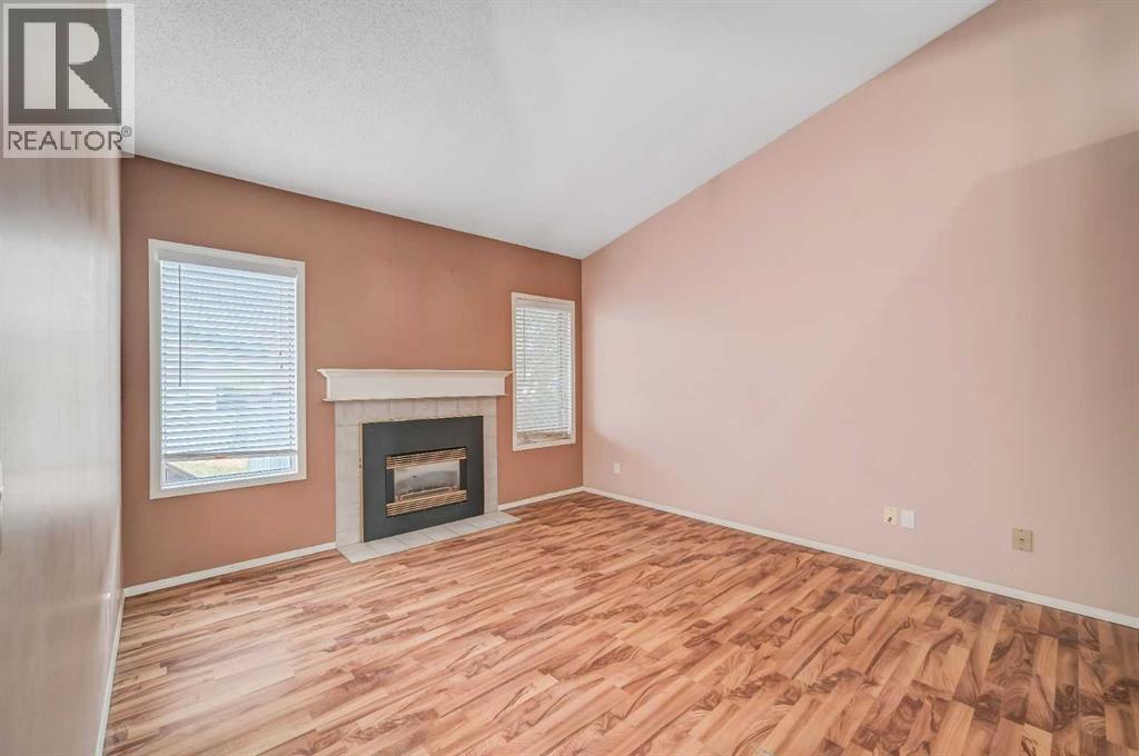 910 Erin Woods Drive Se, Calgary, Alberta  T2B 3C4 - Photo 13 - A2263427