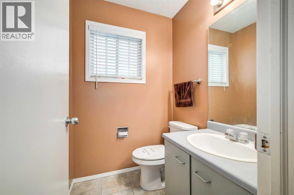 910 Erin Woods Drive Se, Calgary, Alberta  T2B 3C4 - Photo 14 - A2263427