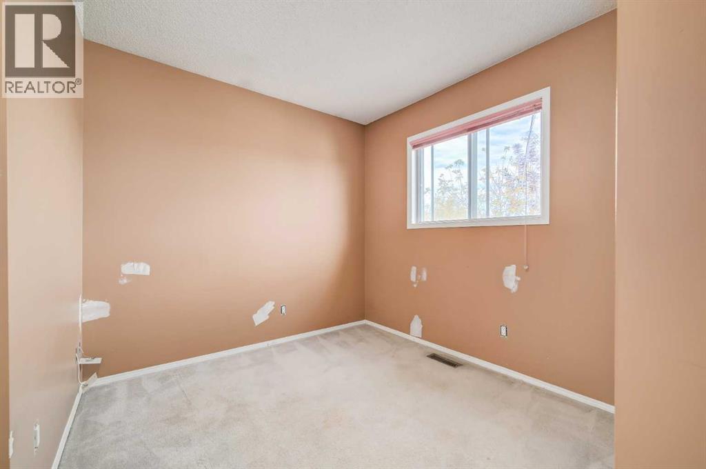 910 Erin Woods Drive Se, Calgary, Alberta  T2B 3C4 - Photo 15 - A2263427